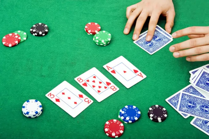 Để có chiến thắng khi chơi thì bạn nên học hỏi kỹ năng đọc đối thủ poker